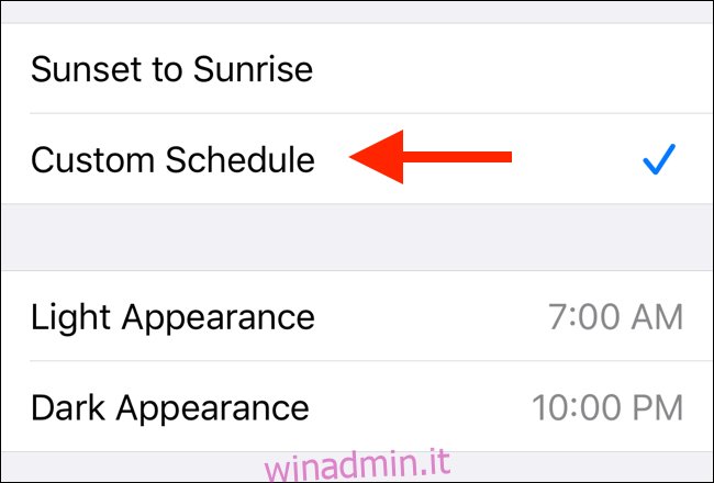 Imposta una pianificazione personalizzata per la modalità Scuro in iOS 13
