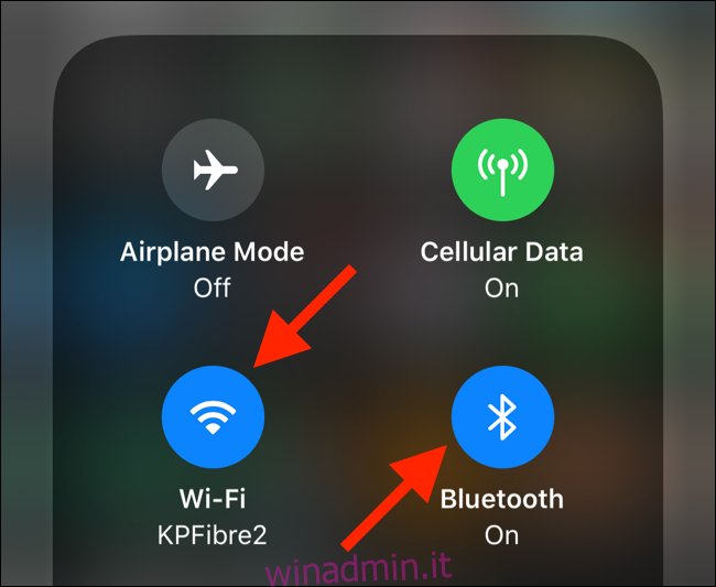 Tocca gli interruttori Wi-Fi o Bluetooth per espandere il pannello