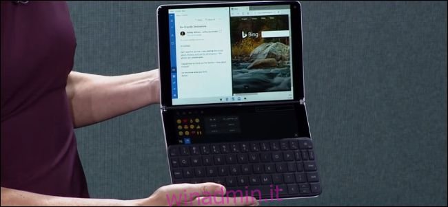 Dispositivo Surface Neo di Microsoft con la tastiera collegata e la Wunderbar visibile.