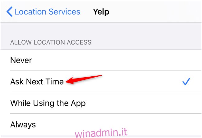 Autorizzazioni di localizzazione iPhone che mostrano l'app di Yelp impostata su Chiedi la prossima volta.