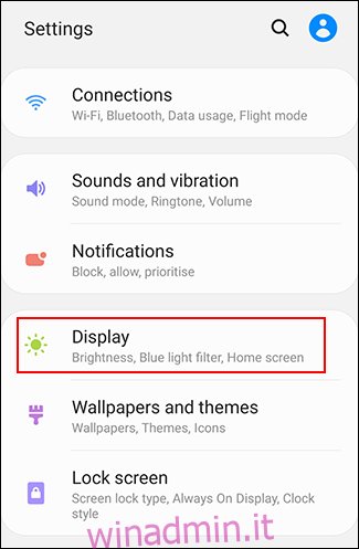 Nel menu delle impostazioni di Android, tocca Display