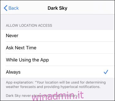 Le opzioni di accesso alla posizione per Dark Sky nelle impostazioni di iOS 13.