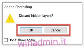 Se hai livelli nascosti mentre tenti di appiattire un'immagine in Photoshop, premi OK per confermare o Annulla per interrompere il processo