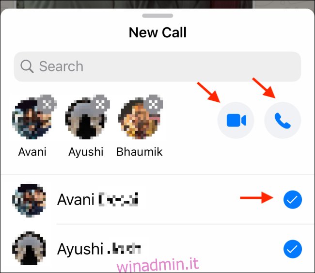 Tocca l'icona Video o Telefono in una chat di gruppo WhatsApp.