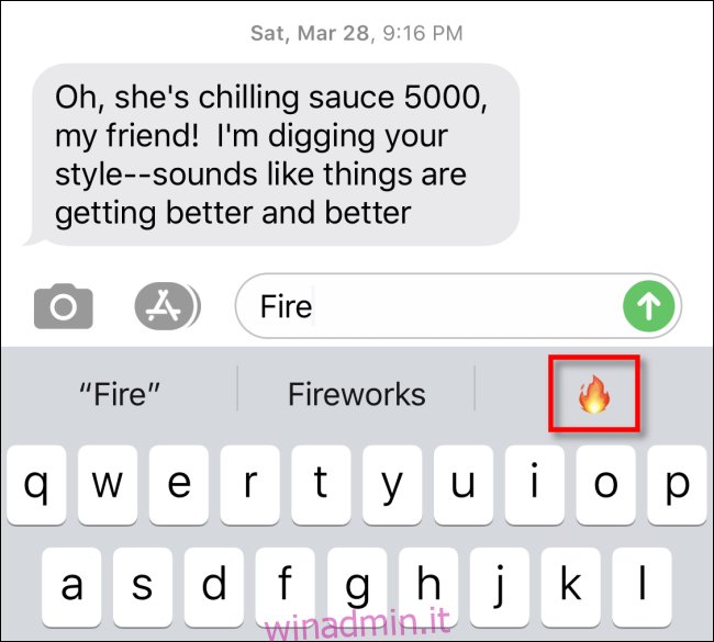 Tocca l'emoji nell'area di testo predittivo per inserirla in Messaggi Apple