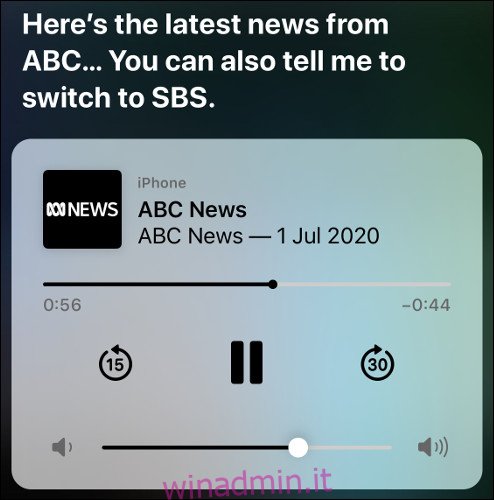 Siri riproduce una trasmissione audio di ABC News su iOS.