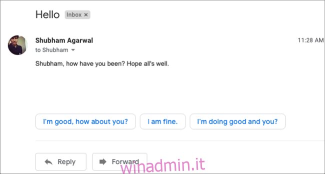 Tre risposte intelligenti generate automaticamente in un'e-mail in Gmail. 