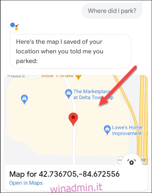 Una mappa che mostra dove è parcheggiata un'auto nell'Assistente Google.