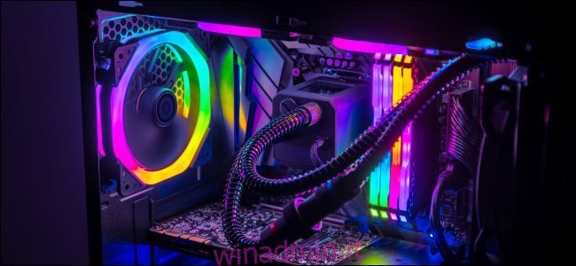 LED RGB all'interno di un case per PC.