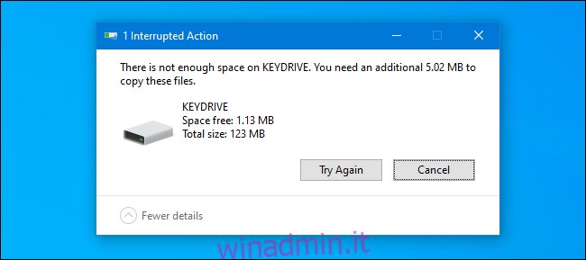 Un messaggio di spazio insufficiente in Windows 10.